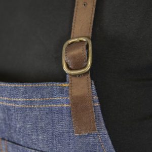 Delantal vaquero azul con hebilla